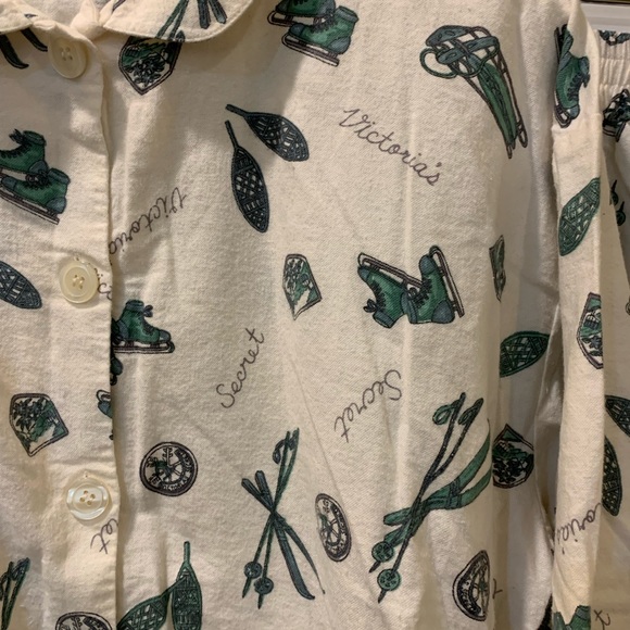 Victoria’s Secret Gold Label Fleece Winter Sports Printed Pajama Shorts Set M - Picture 2 of 3
